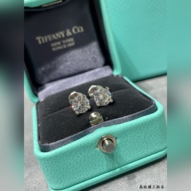 В комплекте с оригинальными наушниками