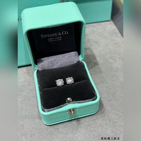В комплекте с оригинальными наушниками