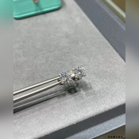 В комплекте с оригинальными наушниками