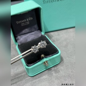 В комплекте с оригинальными наушниками
