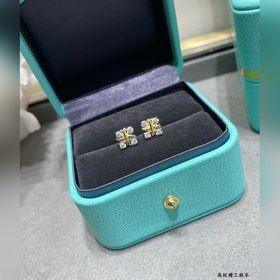 Сережки-гвоздики классической модели T