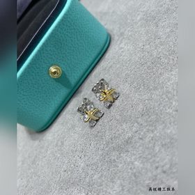 Сережки-гвоздики классической модели T
