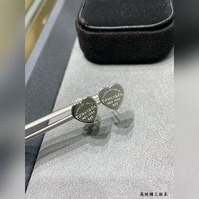 Серебряные серьги-гвоздики T929 в форм