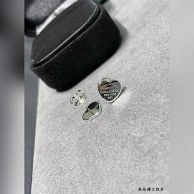 Серебряные серьги-гвоздики T929 в форм