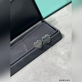 Серебряные серьги-гвоздики T929 в форм