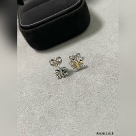 Сережки-гвоздики T928 в классическом с