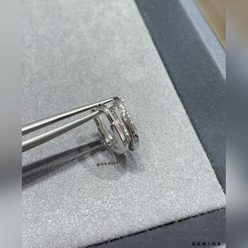 T913 Tiffany & Co. Мини-серьги с г