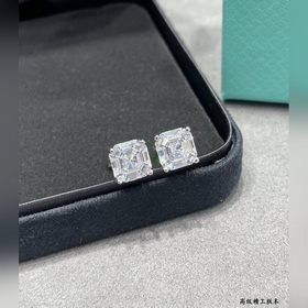 T1212 Серьги-гвоздики Tiffany с белым