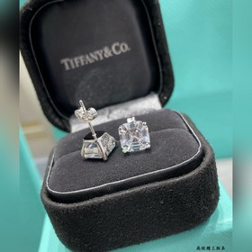 T1212 Серьги-гвоздики Tiffany с белым