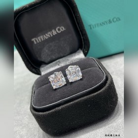 T1212 Серьги-гвоздики Tiffany с белым 
