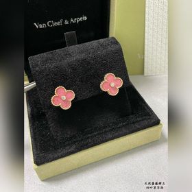 V0137 Серьги-гвоздики в форме четырехл