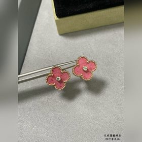 V0137 Серьги-гвоздики в форме четырехл