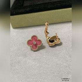 V0137 Серьги-гвоздики в форме четырехл