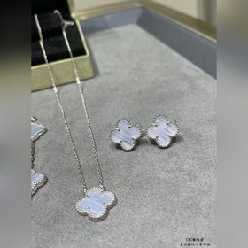 V130VCA — высококачественные серьги-кл