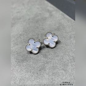 V130VCA — высококачественные серьги-кл