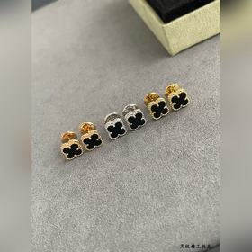 V114 VCA — миниатюрные серьги-гвоздики