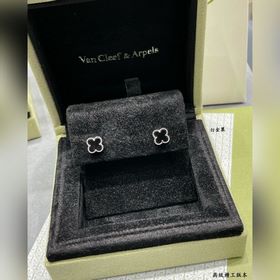 V114 VCA — миниатюрные серьги-гвоздики
