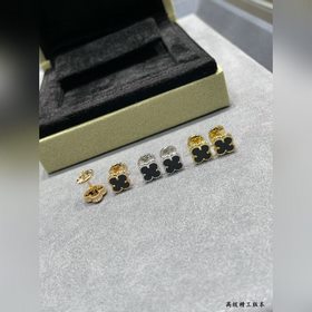 V114 VCA — миниатюрные серьги-гвоздики