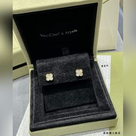Миниатюрные серьги-гвоздики VCA из выс