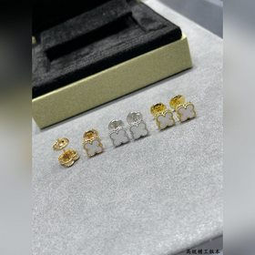 Миниатюрные серьги-гвоздики VCA из выс