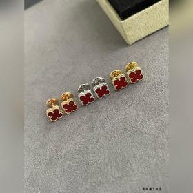 V114 VCA — миниатюрные серьги-гвоздики