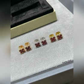 V114 VCA — миниатюрные серьги-гвоздики
