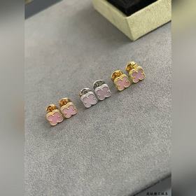 V114 VCA — миниатюрные серьги-гвоздики