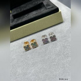 Сережки-гвоздики V114 VCA виде четырех