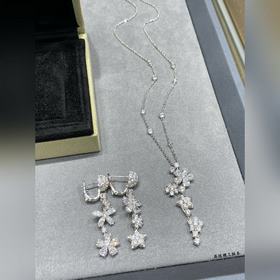 Серьги V128 VCA с белыми бриллиантами 