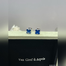 V114 VCA — миниатюрные серьги-гвоздики
