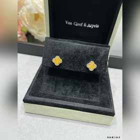 V114 VCA — миниатюрные серьги-гвоздики