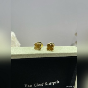 V114 VCA — миниатюрные серьги-гвоздики