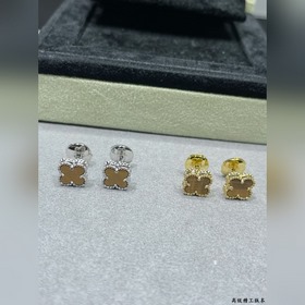 V114 VCA — миниатюрные серьги-гвоздики