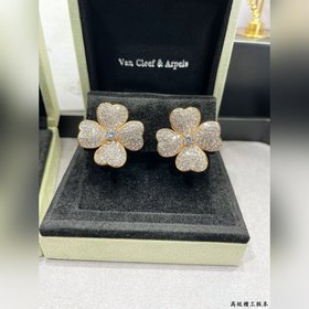 Серьги V122 VCA в форме четырехлистног