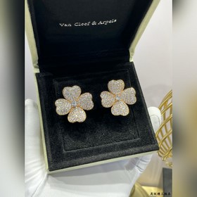 Серьги V122 VCA в форме четырехлистног