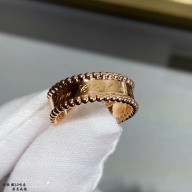 V0801, номер 678. Кольцо с подписью VC