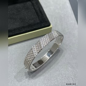 V7013, номер 16.17. Браслет VCA с пять