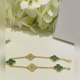 VV22  Van Cleef & Arpels VCA —