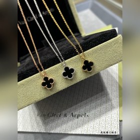 Мини-колье VCA из черного агата в форм