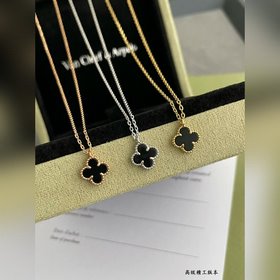 Мини-колье VCA из черного агата в форм