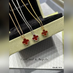 Мини-колье VCA из красного агата в фор