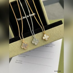 Мини-колье VCA из перламутра с изображ