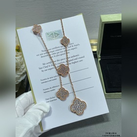 Ожерелье VCA из 1,0-каратного золота с