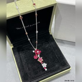Ожерелье VCA с красными бриллиантамиз