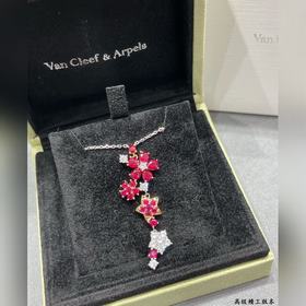Ожерелье VCA с красными бриллиантамиз 