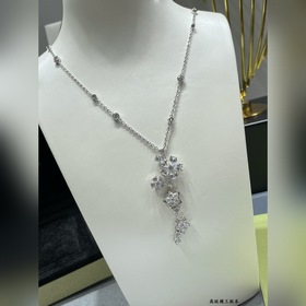 Ожерелье VCA с белыми бриллиантами вид