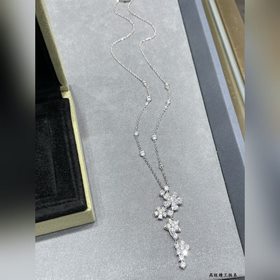 Ожерелье VCA с белыми бриллиантами вид