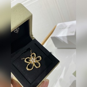 Новое колье V756V от VCA Flowerlace — 