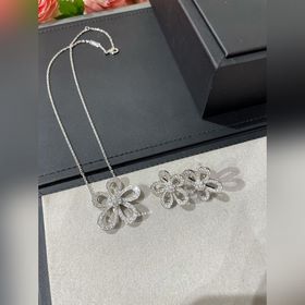 [Цена колье： 2300, 18-каратное золото]