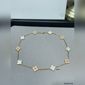 V748 VCA — изысканное колье из белого
